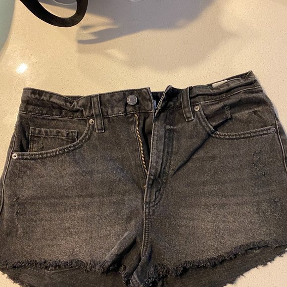 NWOT Dynamite Distressed Black Jean Shorts Size 28 - Picture 4 of 6